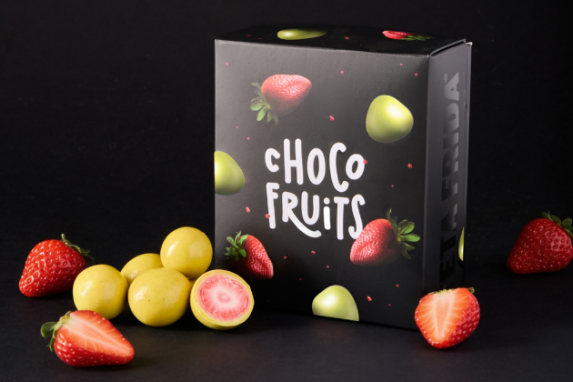 premium Choco fruits Ganze Erdbeeren in weißer Schokolade mit Pistazien