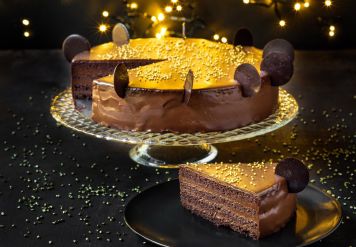 Festliche Zeit mit Goldiva goldene Schokoladen Torte und ausgewählten Kreationen