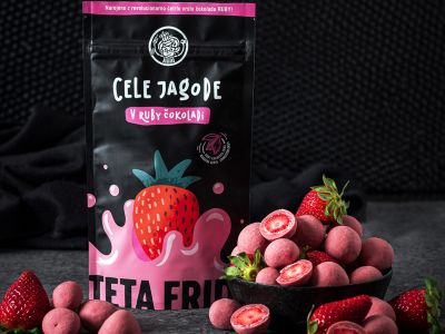 Neu - Ganze Erdbeeren in revolutionärer Ruby Schokolade