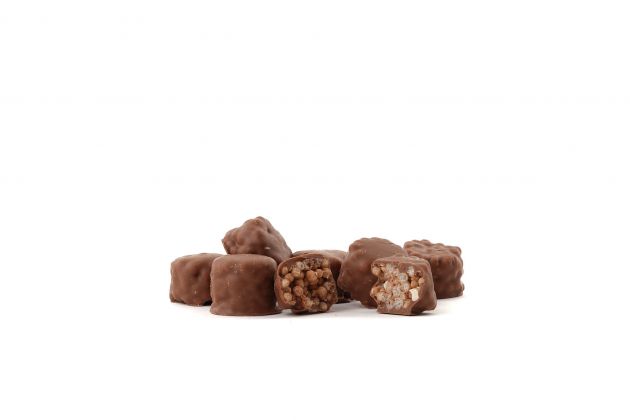 Crispies arasidi v mlecni cokoladi s slano karamelo