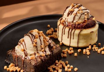 Ein neues Dessert, das warmen und kalten süßen Genuss vereint.