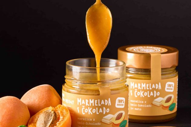 Aprikosenmarmelade mit weißer Schokolade und Minze