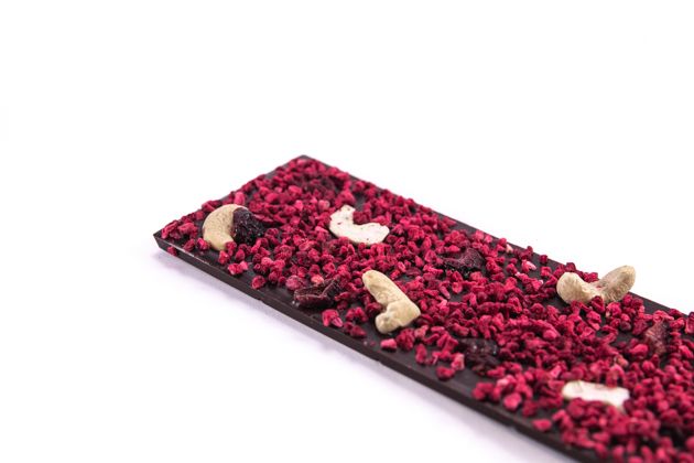 Zartbitter Schokolade mit Preiselbeeren, Himbeeren und Cashewnüssen