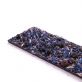Zartbitter Schokolade mit schwarzen Johannisbeeren und blauen Blüten