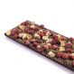 Zartbitter Schokolade mit Pfirsich, roten Johannisbeeren und Orangenschale