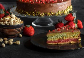 Protein Erdbeere mit Pistazien Torte