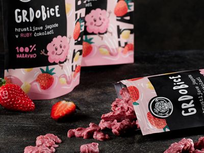 Neuer Schoko-Cluster Geschmack - Knusprige Erdbeeren in Ruby Schokolade