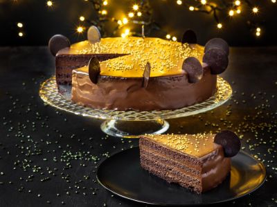Festliche Zeit mit Goldiva goldene Schokoladen Torte und ausgewählten Kreationen